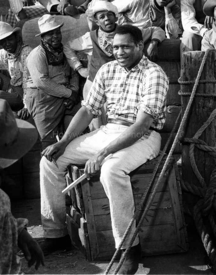 Paul Robeson 1936 3 WM.jpg